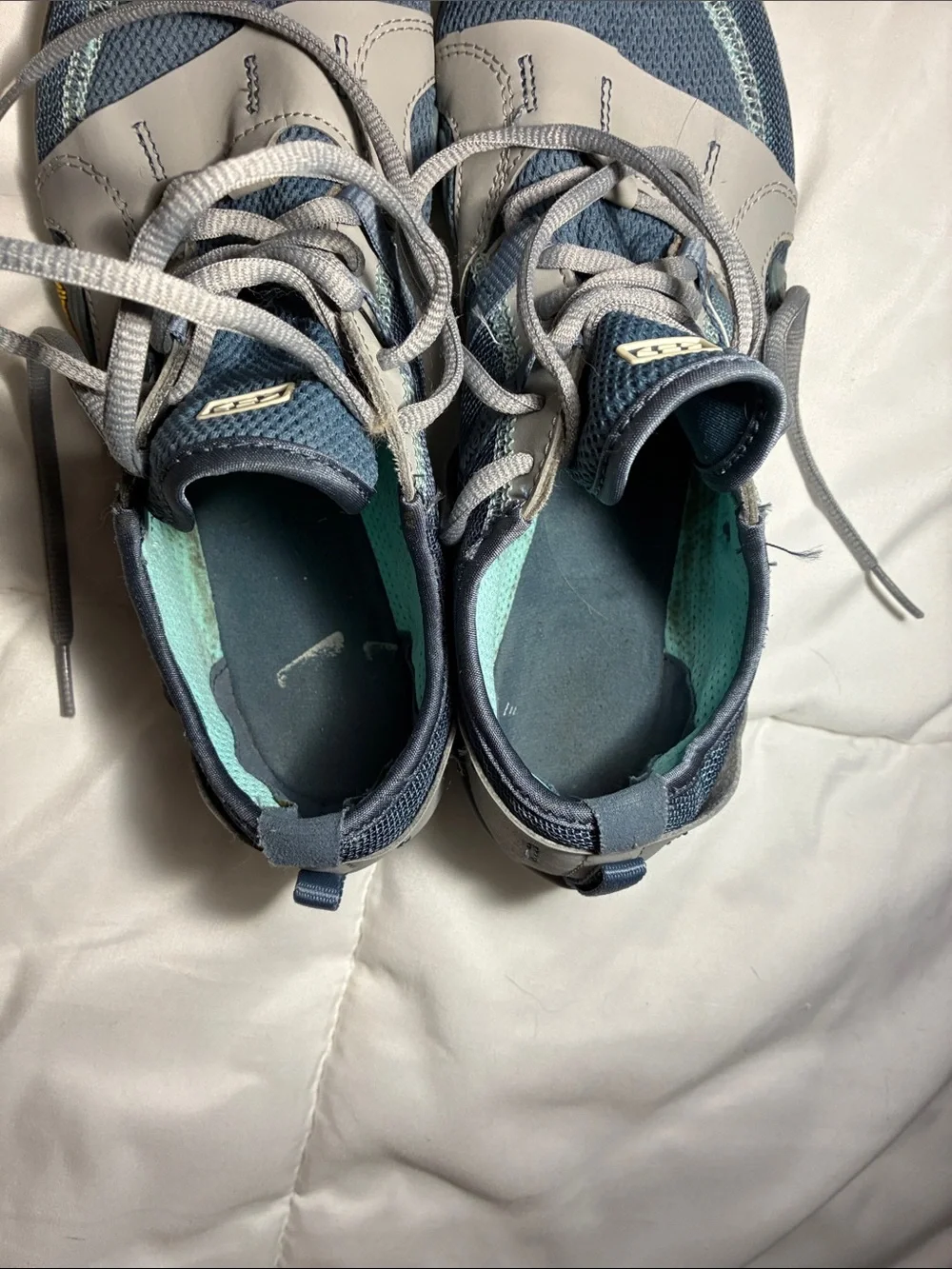 New Balance Women’s Minimus 10V2 Gray/Blue Trail Sneakers Size 9.5